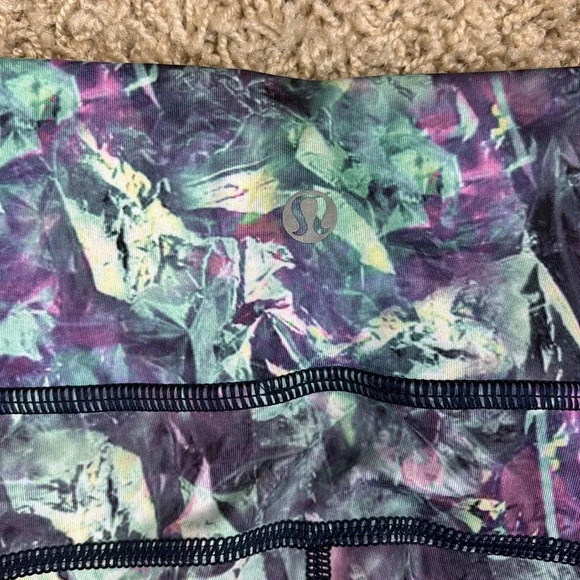 Lululemon run inspire crop II full on luxtreme iridescent multi sz 8 - Picture 8 of 9